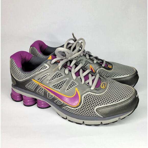Women's Nike Shox Qualify +2 Grey/Berry Athletic Running GUC Size 9.5 - Picture 1 of 11